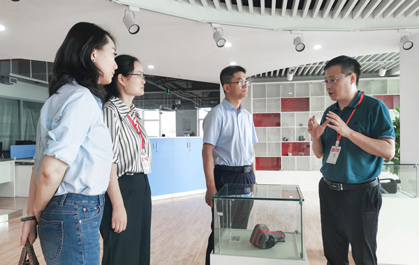 滨江区副区长陈健一行莅临im电竞电子竞技平台调研指导